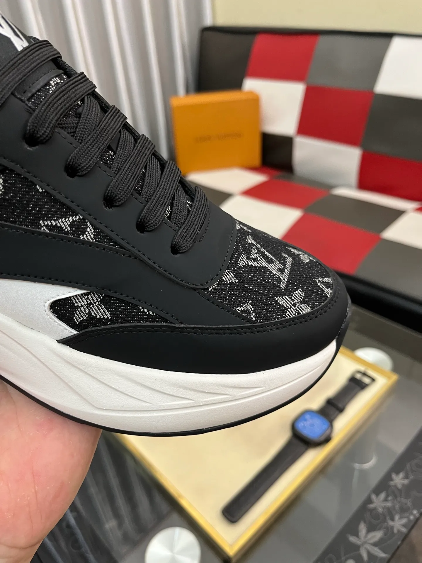 Men's shoes💰438⌚️⌚️《Louis vuitton/LV Louis Vuitton》original quality.~ Unique modern style sneakers. 🏃A must-have casual shoe for trendy men😍😍 Original brand imported from Italy, imported original leather, cowhide lining (refuses to discolor and grind feet) sole: original sole provided by the original factory, French lazy style design ⚠️Fit to the feet, original quality, super comfortable original sole. Code number: 38-442️⃣Colors available